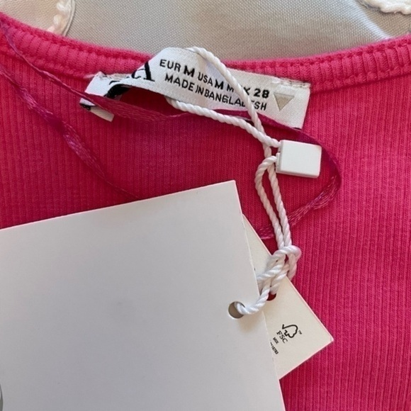 New Ribbed Front Ruched Crop Top - Picture 6 of 9